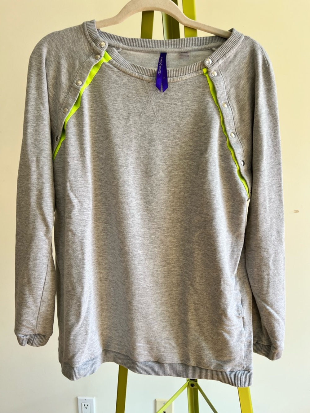 Seraphine NURSING sweatshirt XL gray with neon green trim, *missing 1 snap*